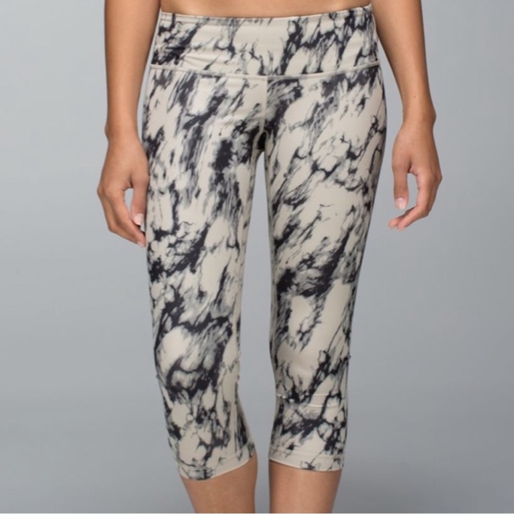 Lululemon Crop Capri Legging Granite Black Mojave Tan